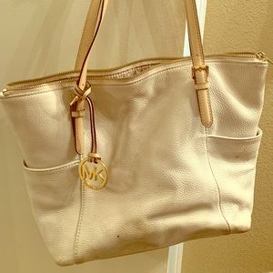 Spacious Michael Kors bag (used)